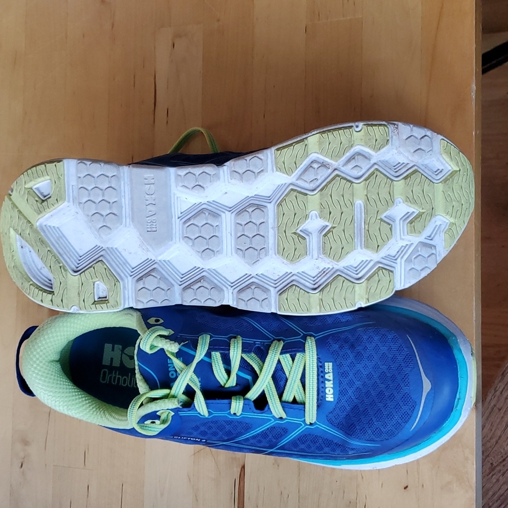 NWT HOKA one one Clifton 2